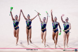 q group jr bra   brazil sfe01280 copia simone ferraro ph 